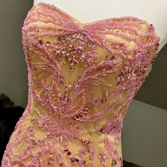 Elegant Strapless Embroidered Floral Lace & beading Fishtail Gown with Shawl - Picture 6 of 16